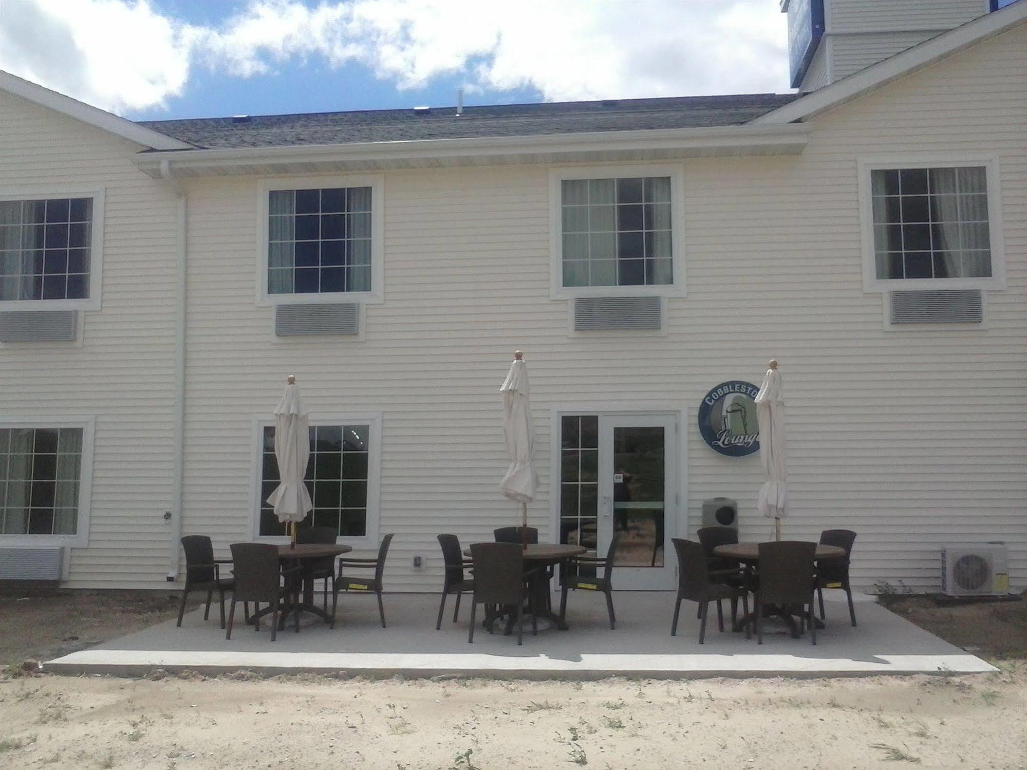 Cobblestone Inn & Suites - Avoca Exterior foto